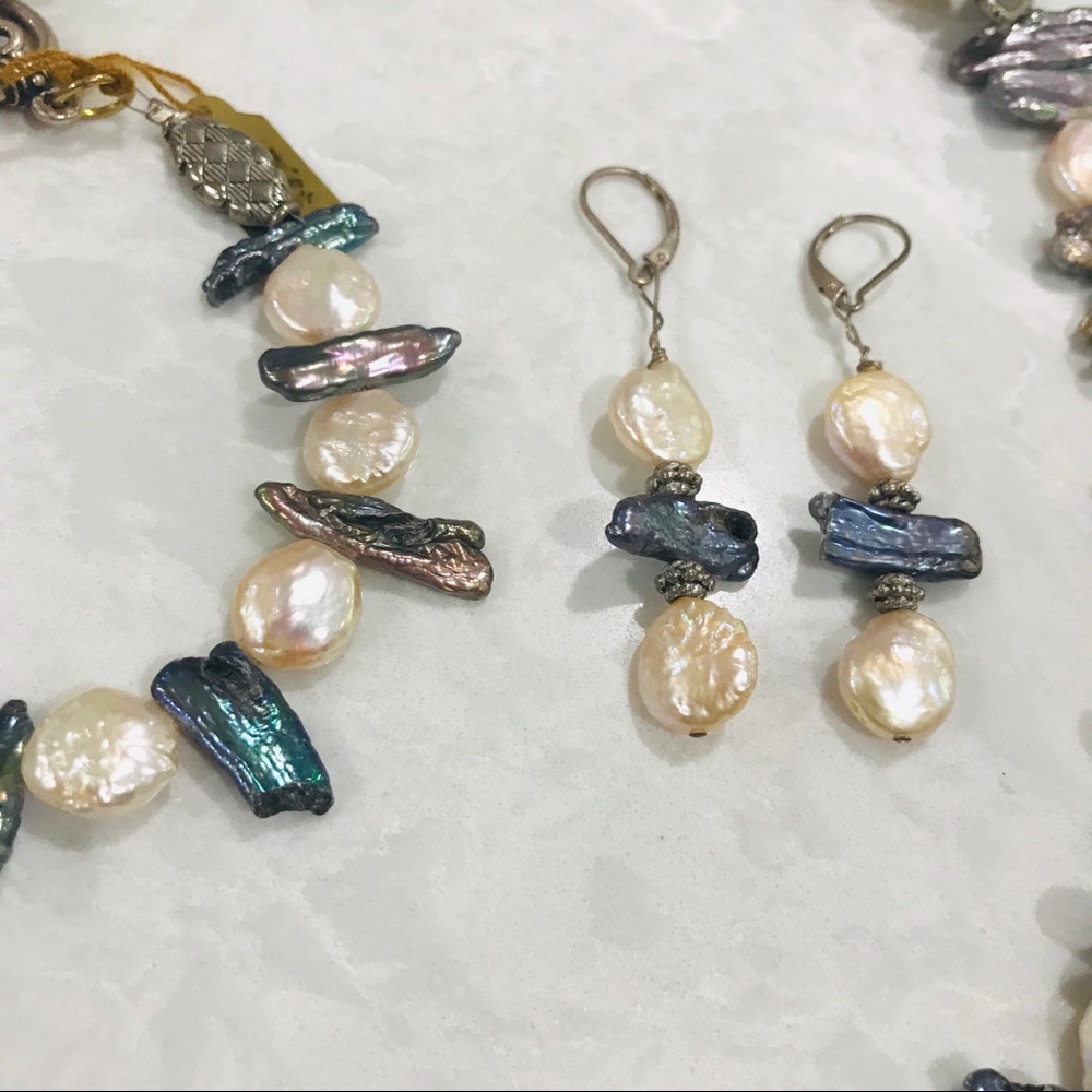 Pearl necklace bracelet and earrings - Picture 7 of 9